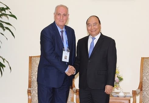 PM Phuc hosts OANA members’ leaders