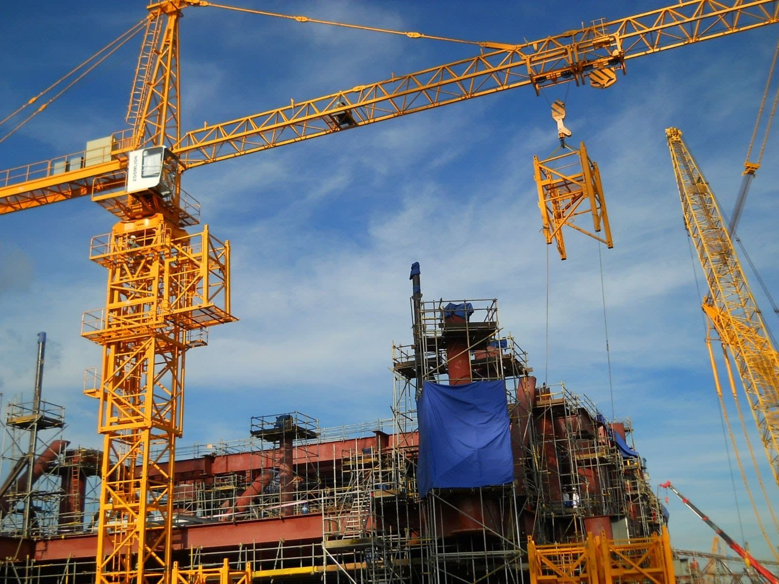 Is the investor allowed to replace the equipment of the project?