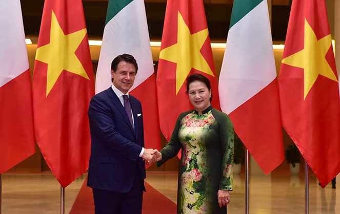 Top legislator meets with Italian PM