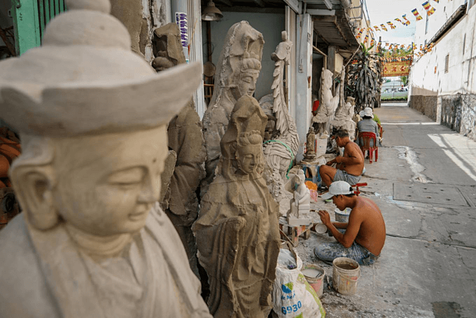 Crafting Buddha idols in Saigon