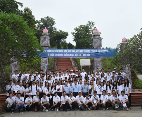 Young OVs visit Dinh Hoa Safety Zone