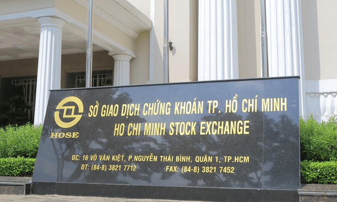 Stock exchange profits plunge in H1