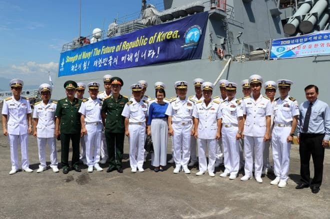 RoK naval ships visit Danang city