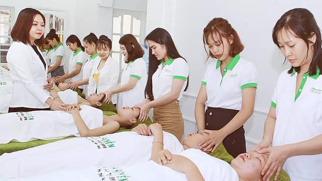 Conditions for providing cosmetological group training services