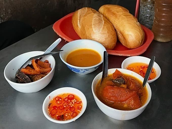 Chinese snacks get a Saigon makeover