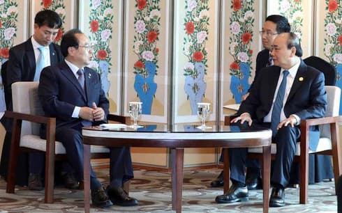 PM Phuc meets with Mayor of Busan