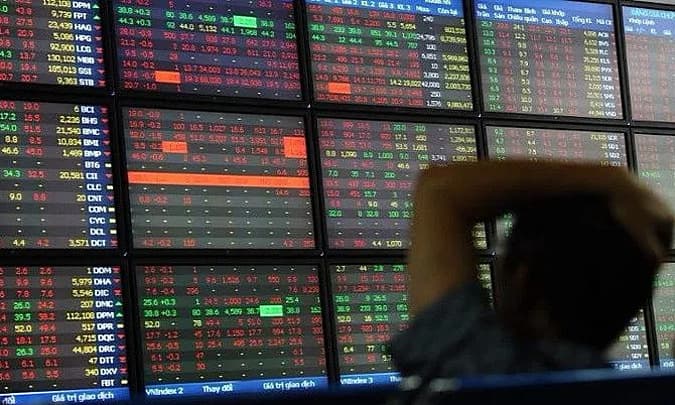 Bank stocks a drag on VN-Index