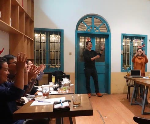 Learn sign language with silent tour