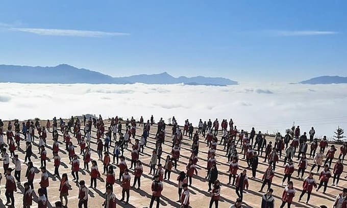 Pupils exercise amid ocean of clouds