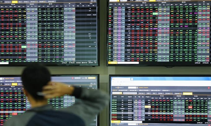 VN-Index edges up in quiet session