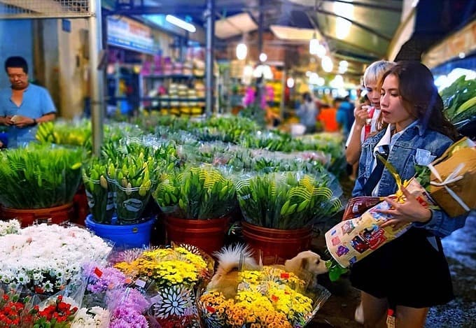 Where to find Tet colors in Saigon