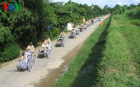 Cyclo tours in Hue ancient city