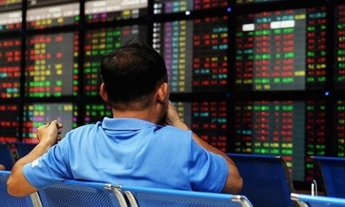 Bank stocks lead VN-Index recovery