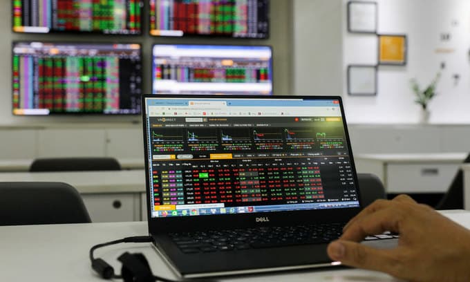 VN-Index begins new week in the red