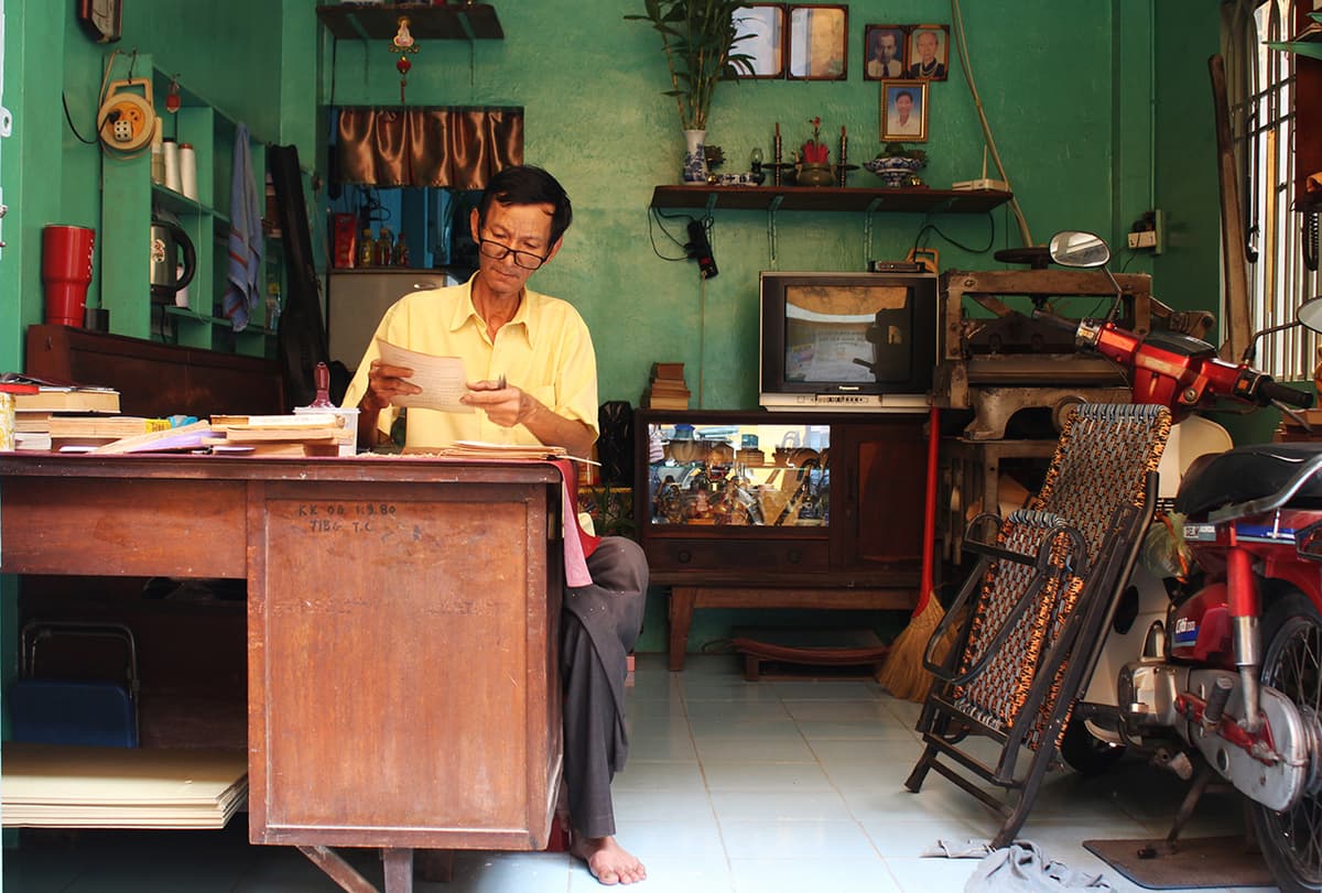 The last book restorer of Saigon
