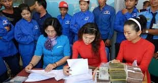 Shall formulating wage scale and wage table require consultation of trade union?