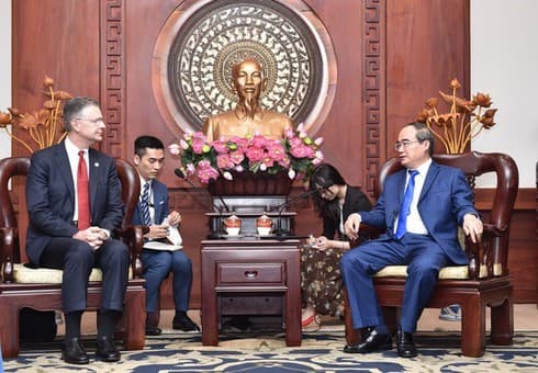 HCM City leader hosts US Ambassador