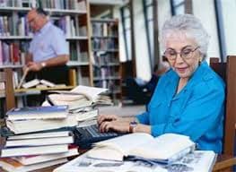 Continuous working after the age of 60, do employees have to renew the contract?