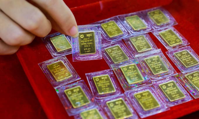 Gold prices ascend new peak