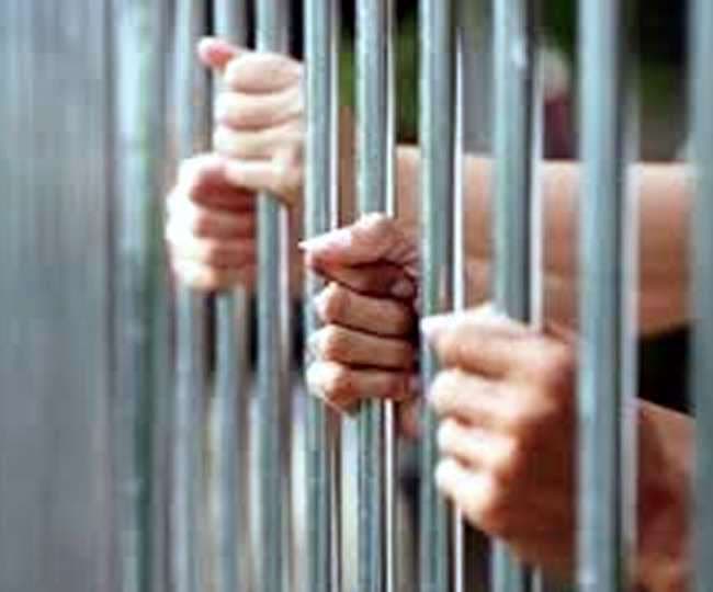 Can detainees continue to receive unemployment benefits?