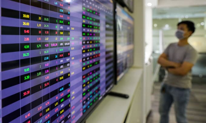 Stock market continues cooling down