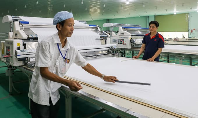 Trade surplus rises to record high