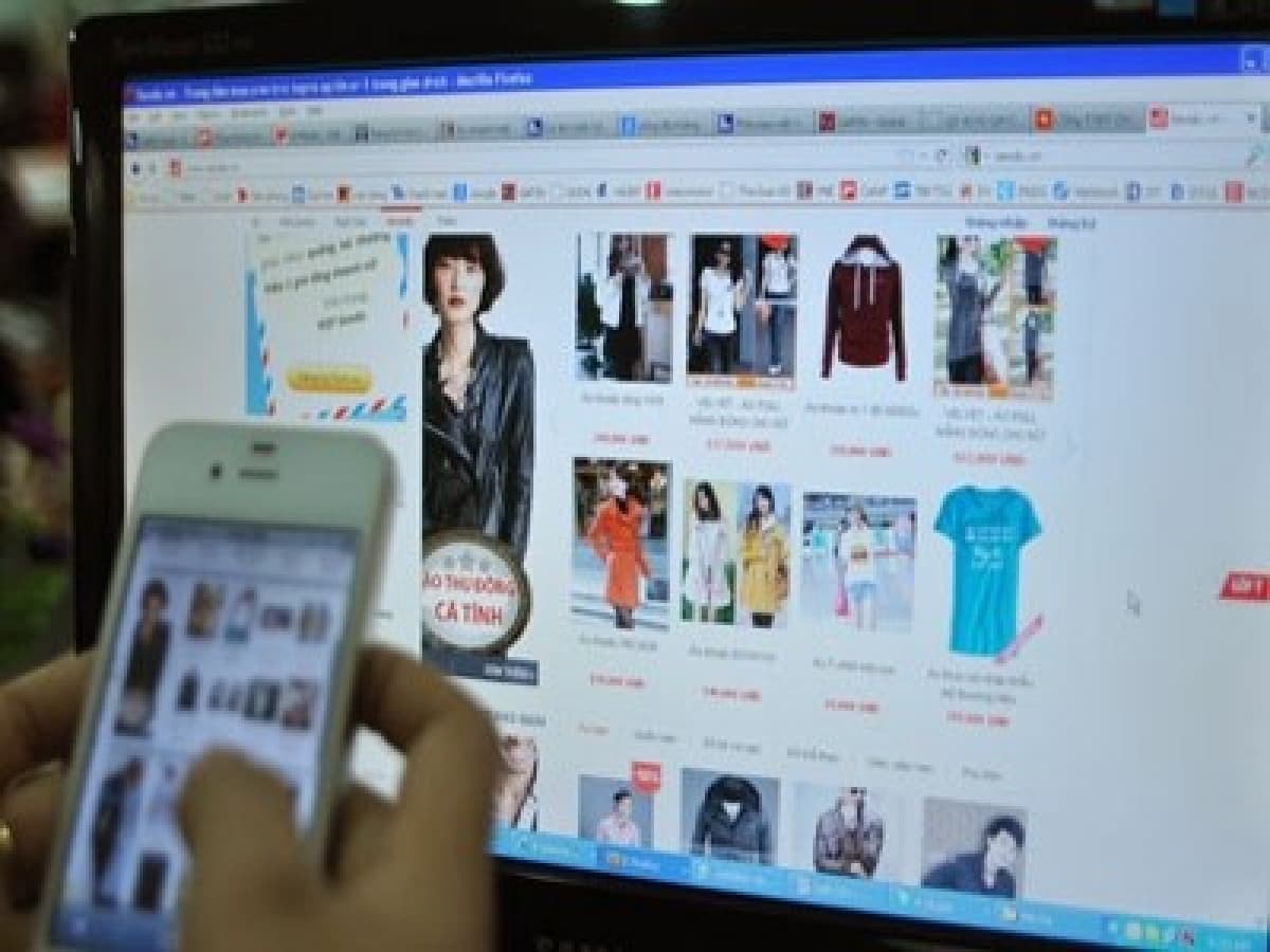 Online sales boom as Tet approaches 