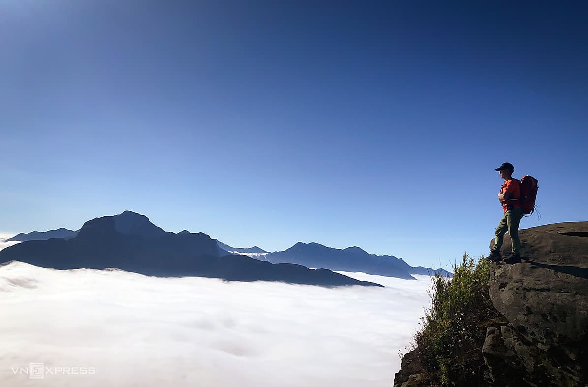 Lao Than peak in ocean of clouds