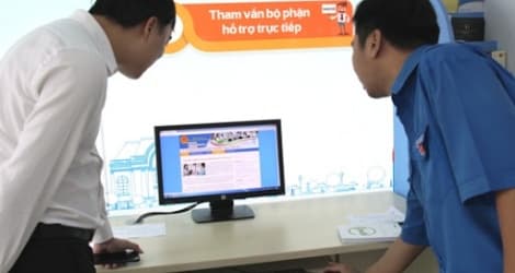 Do electronic financial reports need to be signed and sealed by the contractor?