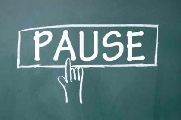 How is the registration procedure for business suspension?