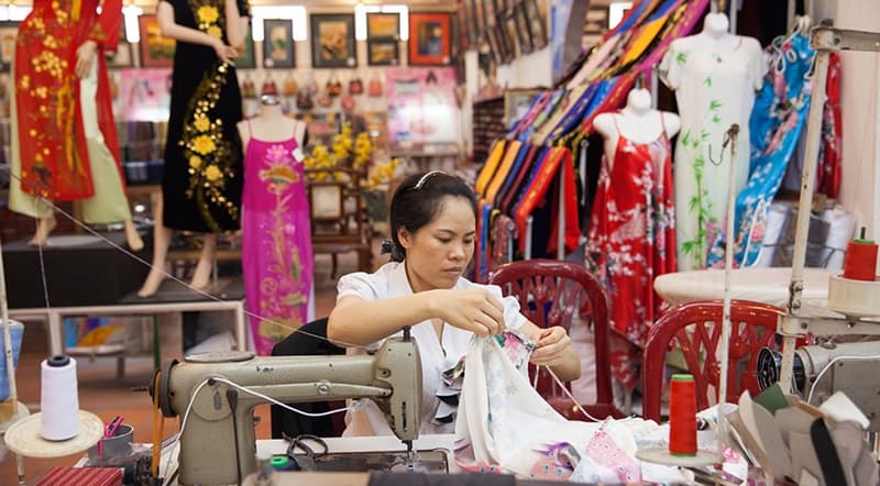 How many employees can a householdbusiness use?