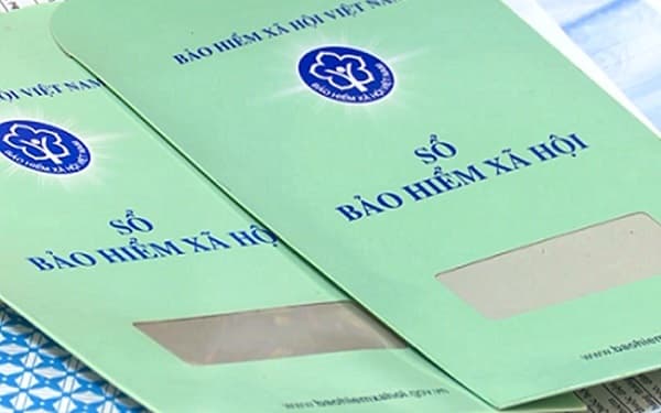 What benefits are employees enjoyed  if theirs social insurance premium is less than 20 years?