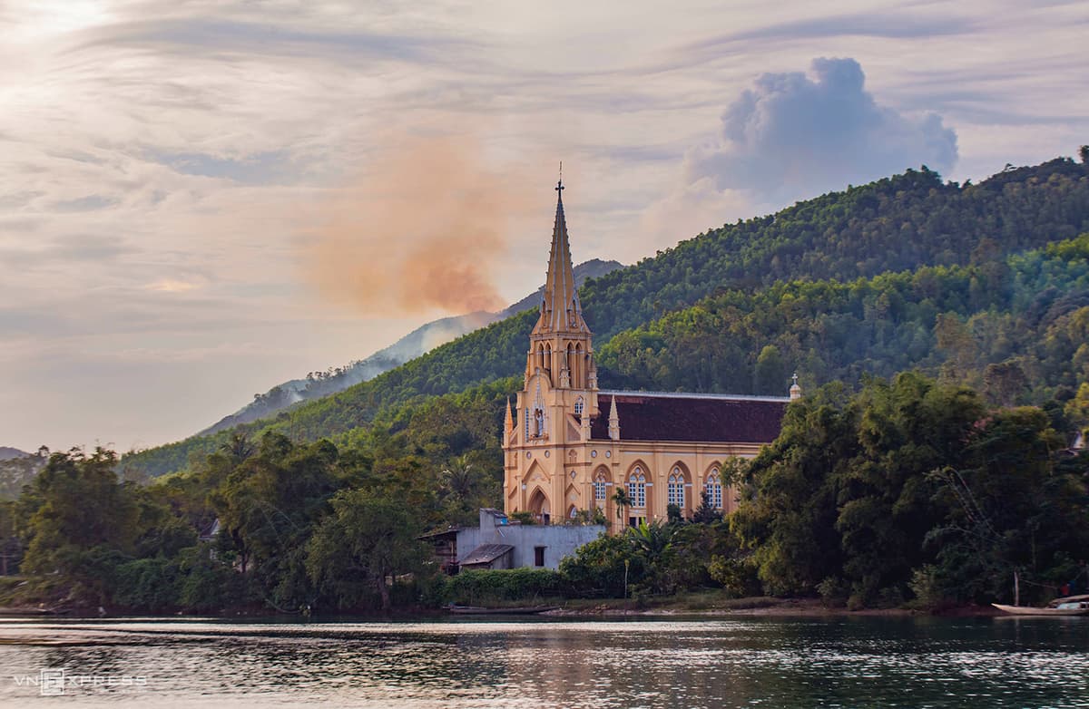 Churches add charm to Quang Binh