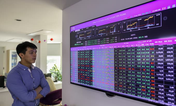 VN-Index scales new historic peak