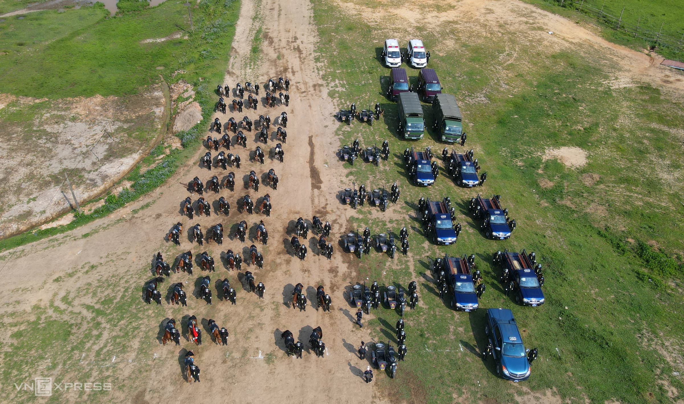 How mounted police officers train