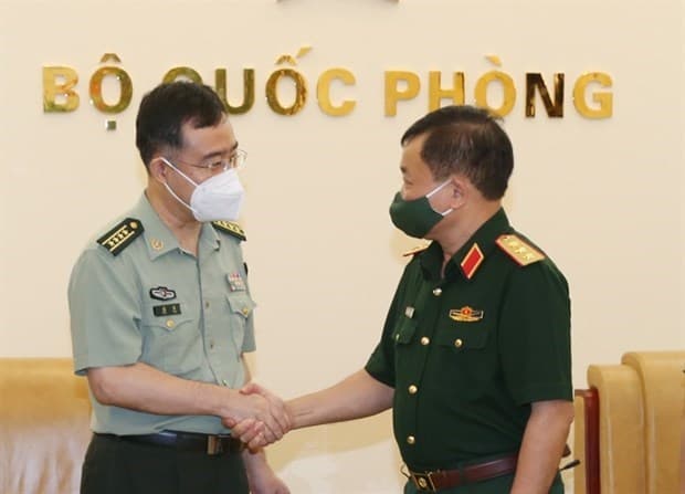 Vietnam, China foster defence ties