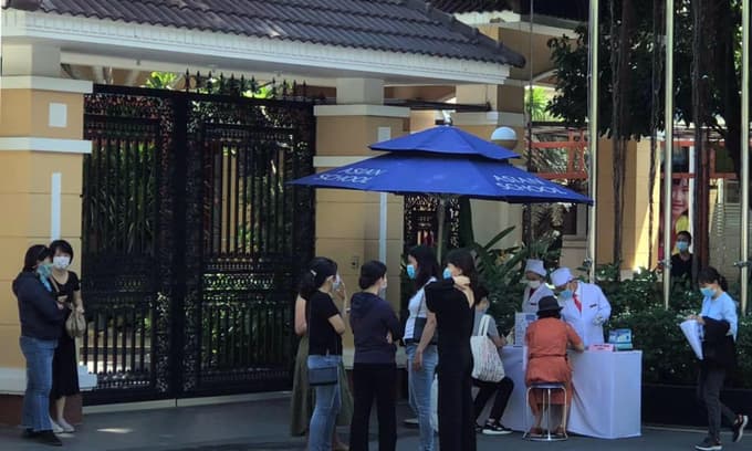 HCMC tells schools not to hike fees