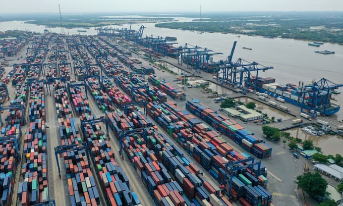 Trade deficit nears $1.5 bln