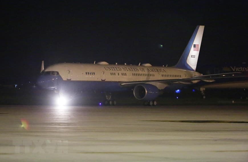 U.S. Vice President arrives in Ha Noi