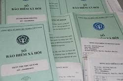 How to handle if enterprises do not return social insurance books?