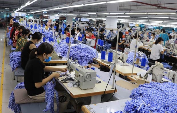 Hanoi accompanies with investors