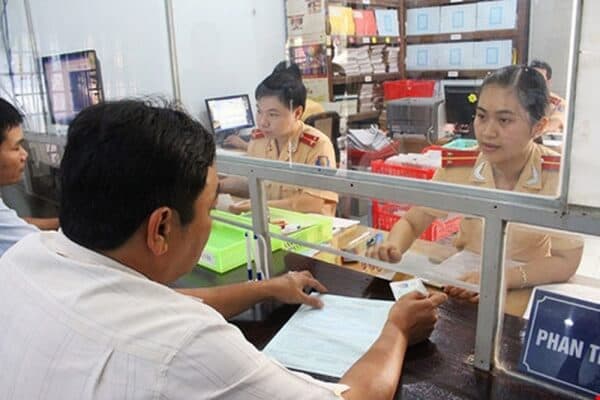 CAN I GET A VEHICLE AND A DRIVER'S LICENSE TO PAY THE FINE WHEN THE DEADLINE IS OVER?