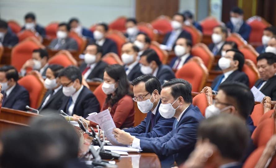 Six cases of officials being considered for dismissal according to the latest regulations