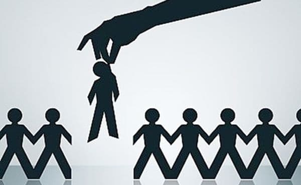 What allowances do cadres, civil servants and public employees who have been reduced their payrolls enjoy?