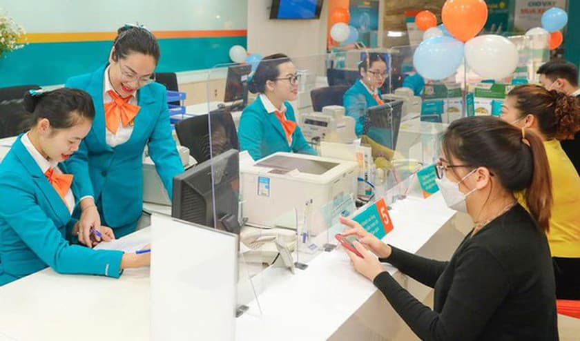 Bank profits maintain bright colors