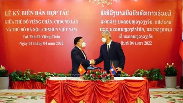 Ha Noi, Vientiane enhance cooperation