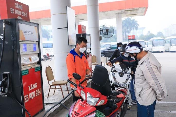 Petroleum prices rise again