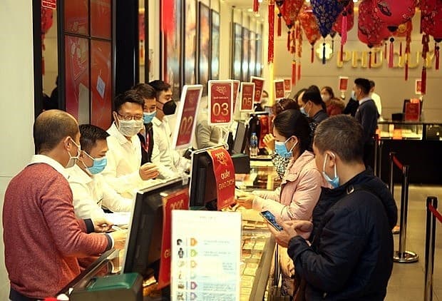 Gold prices plunge on July 18