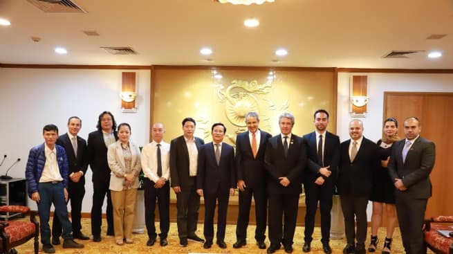 Much Room for Stronger Business Ties