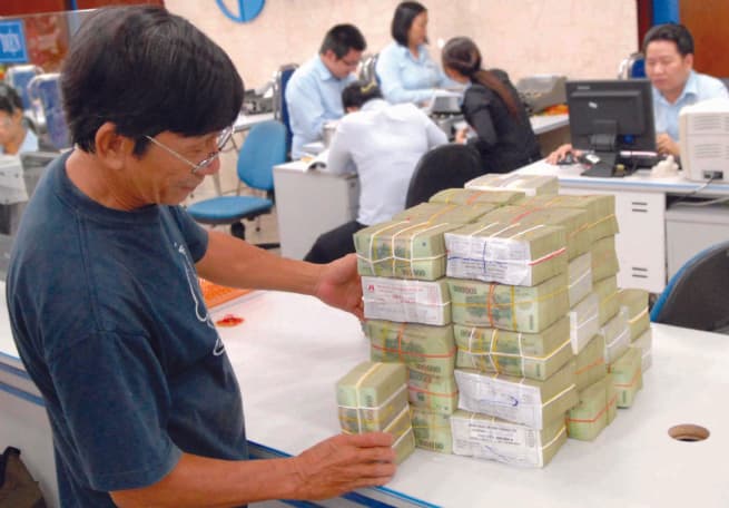 Aggressively Handling Weak Banks